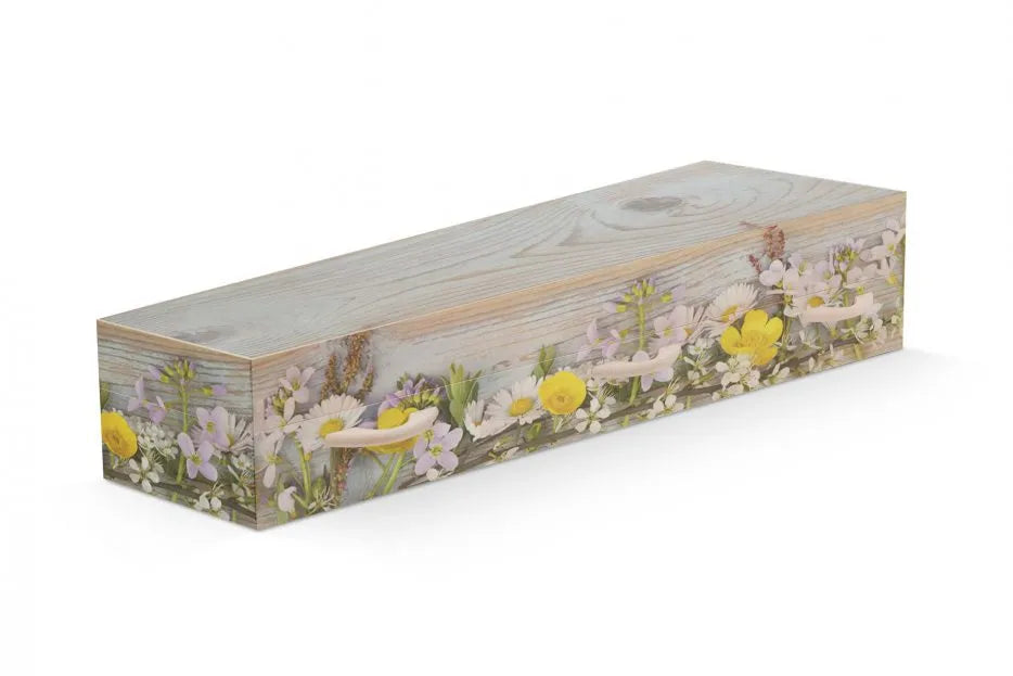 Oud hout met margrietjes