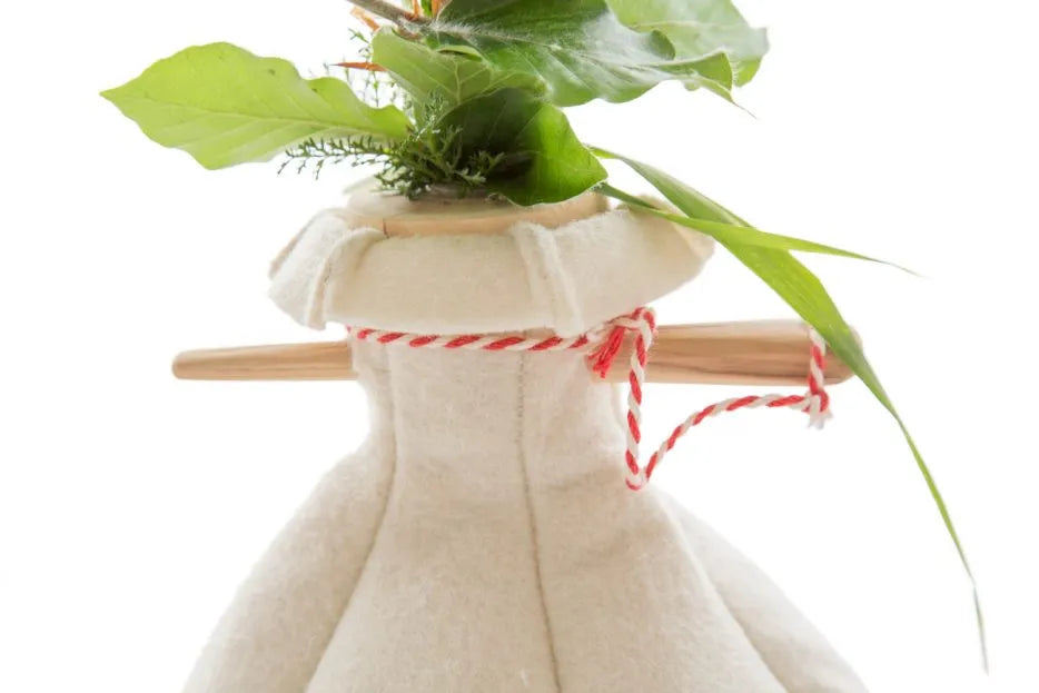 Vilten urn met bloemenhouder